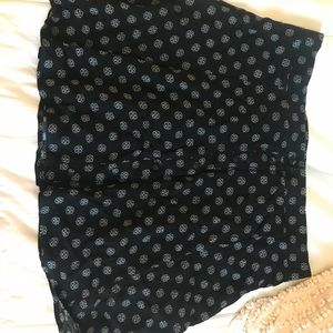 Flowing short skirt- Black with white pattern